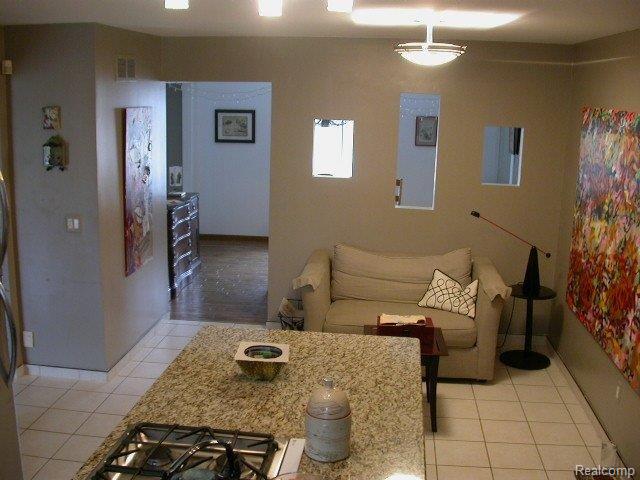 93 Rose Brier Drive Rochester, MI 48309 - Photo 8 of 25 9.JPG