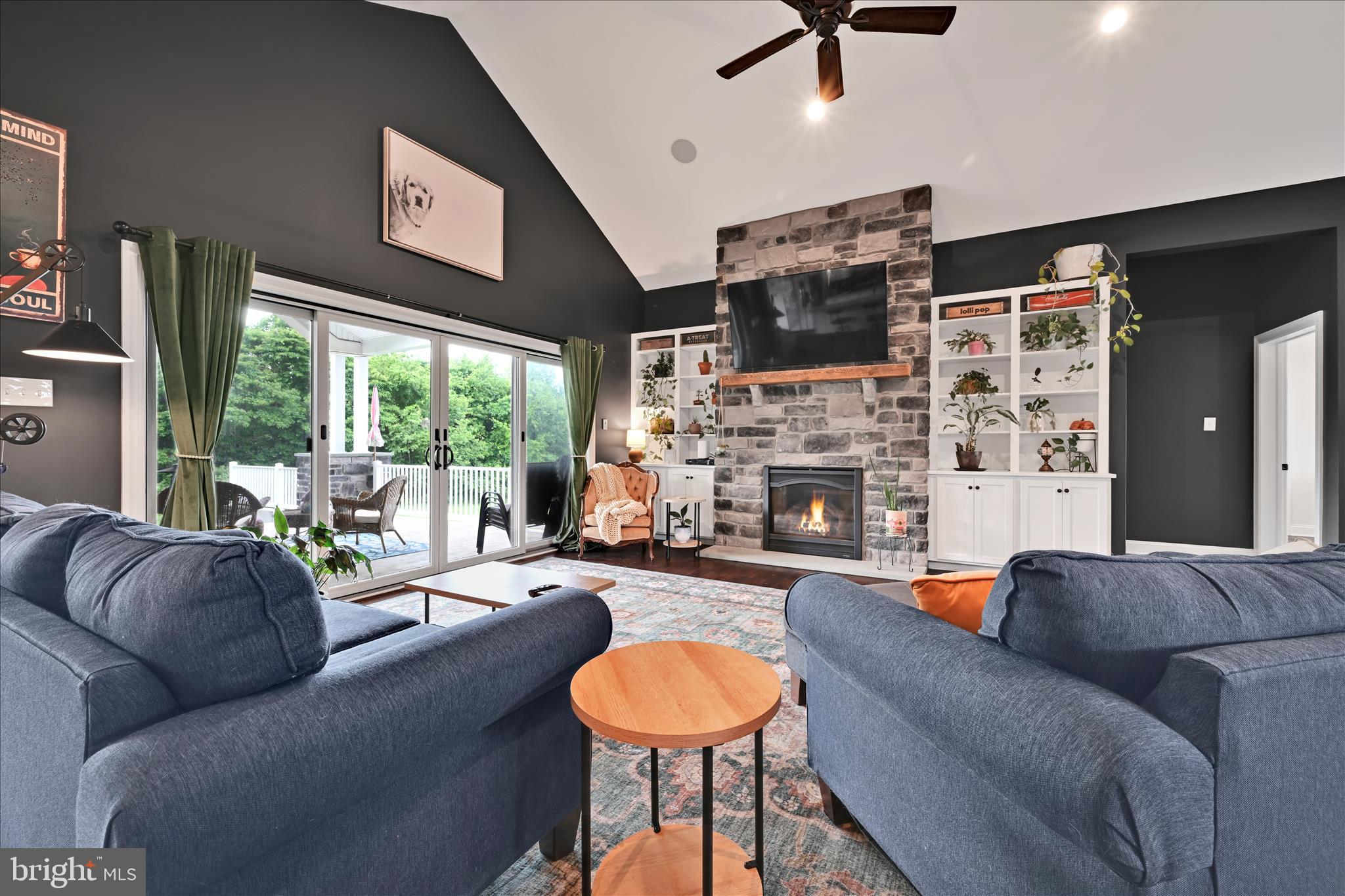 410 Walnuttown Road Fleetwood, PA 19522 - Photo 18 of 60 Living Area