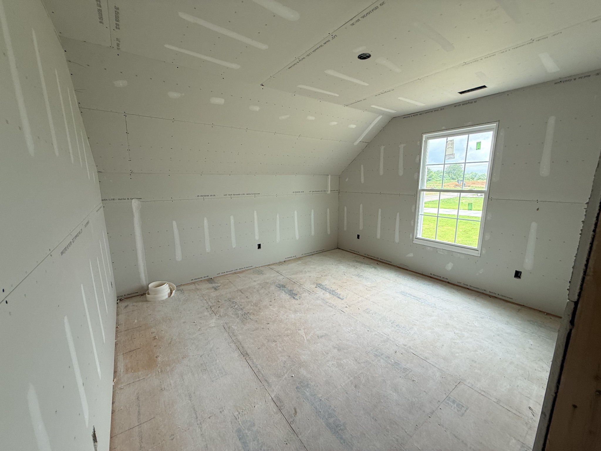 362 Ridge Street Manchester, TN 37355 - Photo 11 of 18 a view of an empty room with a window
