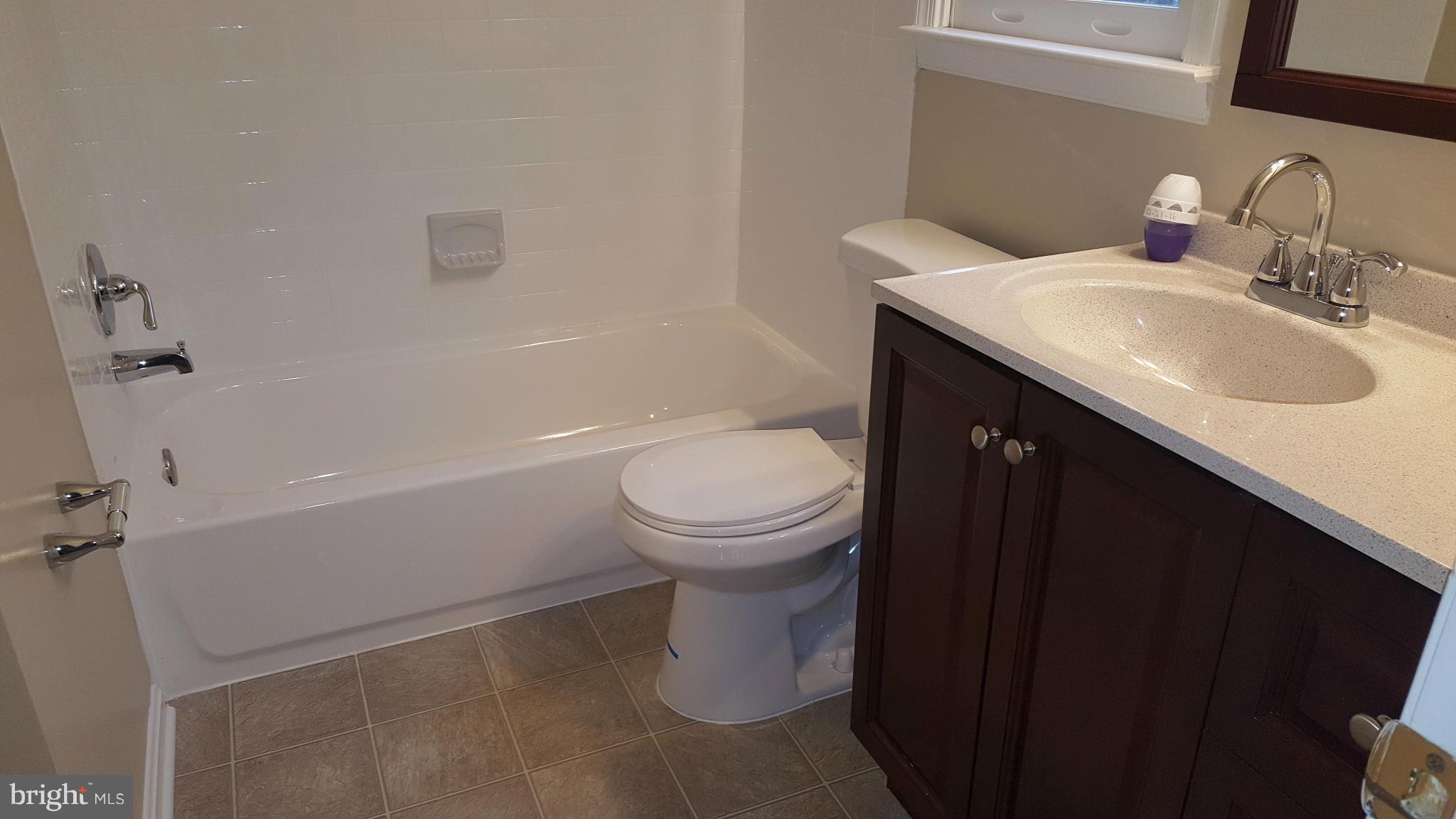342 Sandy Ridge Road Fredericksburg, VA 22405 - Photo 14 of 29 Bath