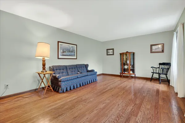 $349,900 | 29847 Middle Crossing Road, Dowagiac, MI 49047