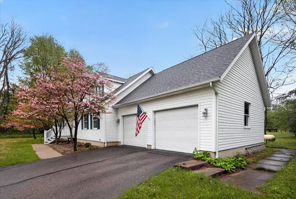 $349,900 | 29847 Middle Crossing Road, Dowagiac, MI 49047