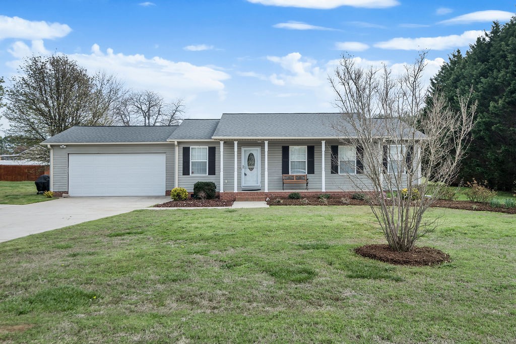 105 Lesley Road Pelzer, SC 29669 - Photo 3 of 47 105 Lesley Rd