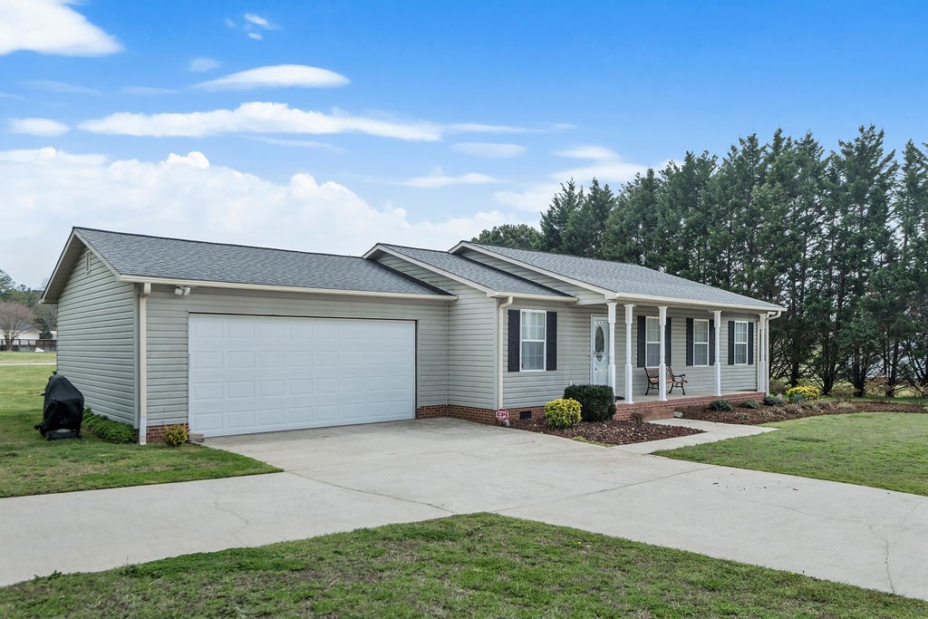 105 Lesley Road Pelzer, SC 29669 - Photo 4 of 47 105 Lesley Rd