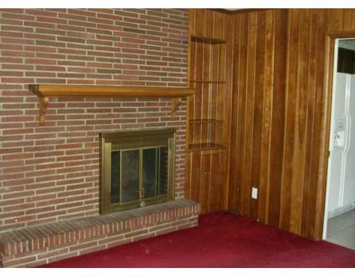 224 Ridgeview Drive Venetia, PA 15367 - Photo 3 of 8 Den/Family/Great Room.