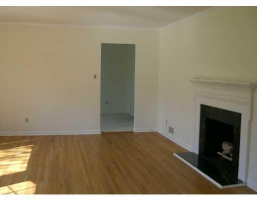 224 Ridgeview Drive Venetia, PA 15367 - Photo 5 of 8 Living Room.
