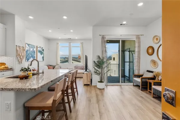 $3,200 | 27466 Mercantile Court, Unit 303, Valencia, CA 91381