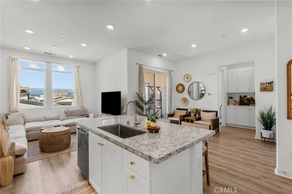 $3,200 | 27466 Mercantile Court, Unit 303, Valencia, CA 91381