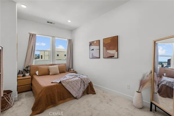 $3,200 | 27466 Mercantile Court, Unit 303, Valencia, CA 91381