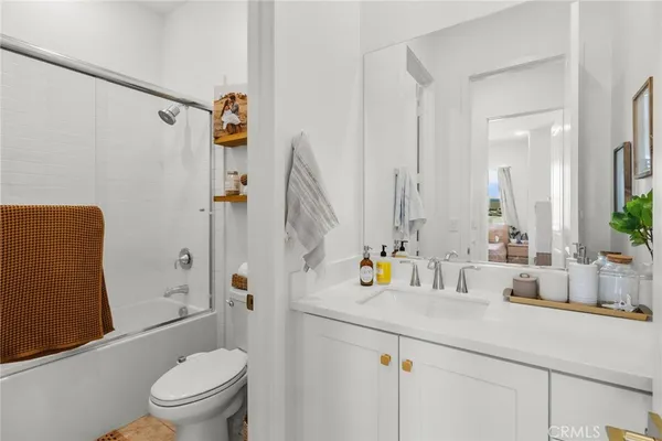 $3,200 | 27466 Mercantile Court, Unit 303, Valencia, CA 91381