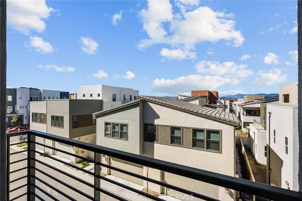 $3,200 | 27466 Mercantile Court, Unit 303, Valencia, CA 91381