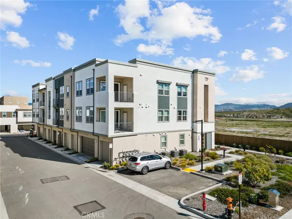 $3,200 | 27466 Mercantile Court, Unit 303, Valencia, CA 91381