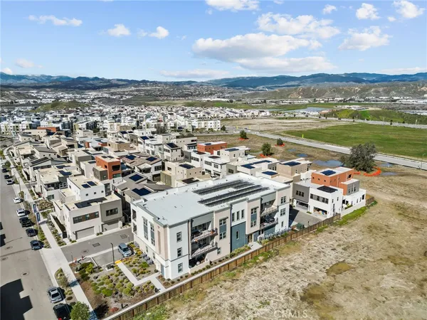 $3,200 | 27466 Mercantile Court, Unit 303, Valencia, CA 91381