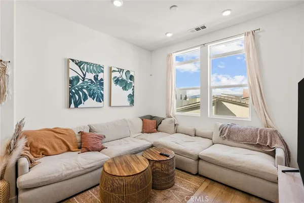 $3,200 | 27466 Mercantile Court, Unit 303, Valencia, CA 91381