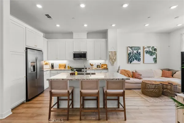 $3,200 | 27466 Mercantile Court, Unit 303, Valencia, CA 91381