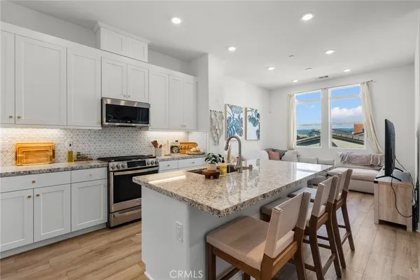 $3,200 | 27466 Mercantile Court, Unit 303, Valencia, CA 91381