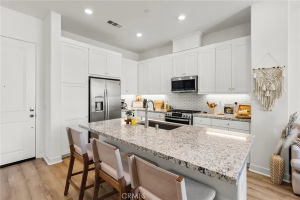 $3,200 | 27466 Mercantile Court, Unit 303, Valencia, CA 91381