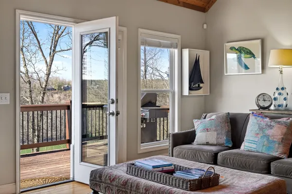 $949,900 | 1175 Hutchins Bend Road, Sparta, TN 38583