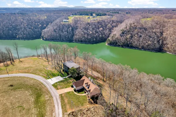 $949,900 | 1175 Hutchins Bend Road, Sparta, TN 38583