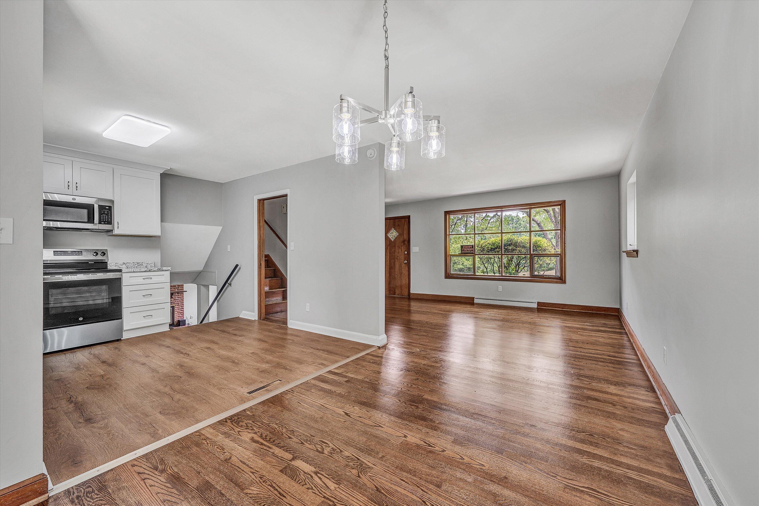 6066 Thornrose Road Roanoke, VA 24012 - Photo 9 of 32 09-DSC04003