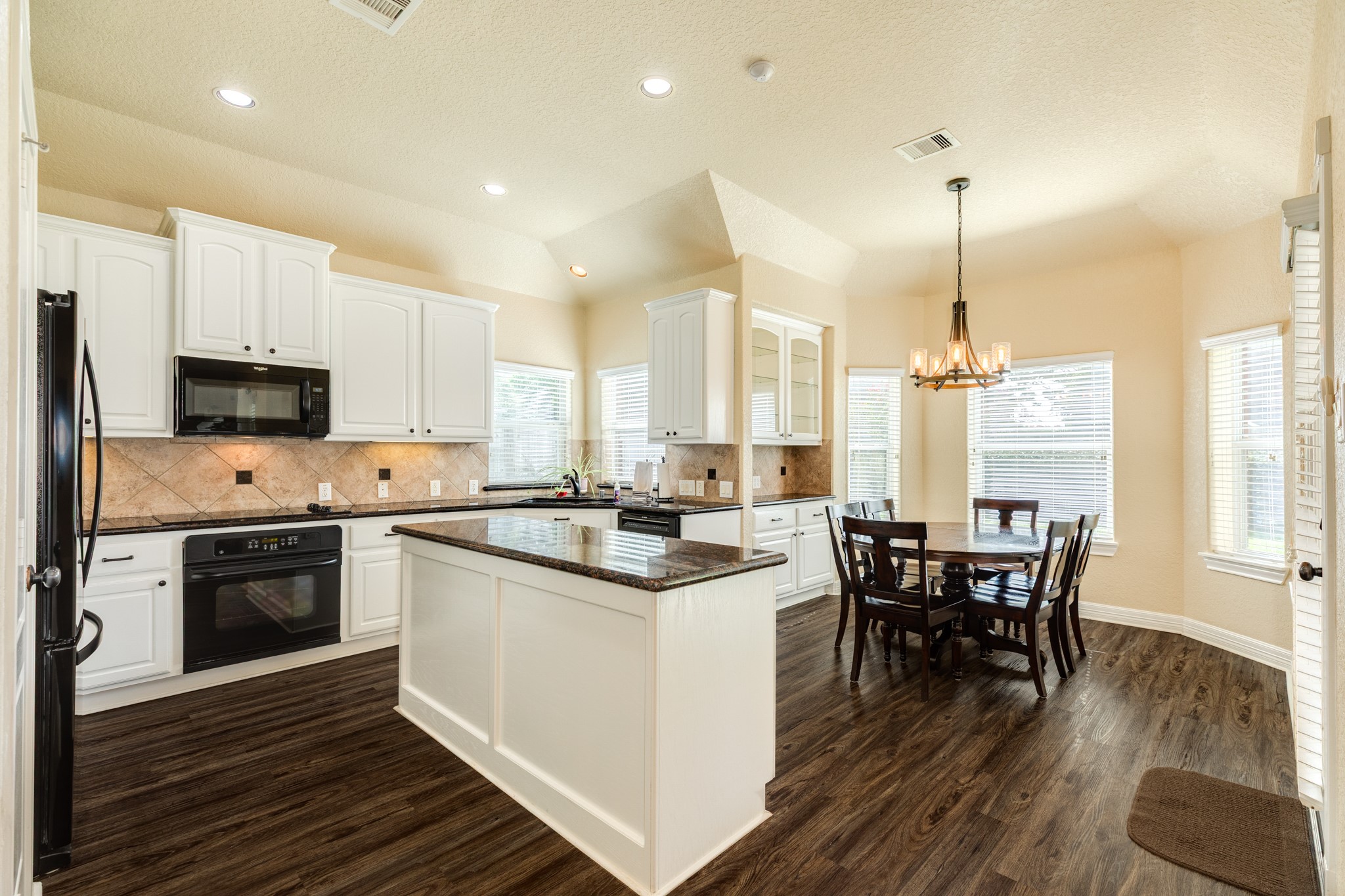 264 Lasso Street Angleton, TX 77515 - Photo 9 of 27