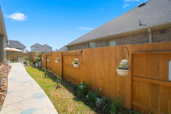 $359,000 | 1409 Northwood Blf Lane, Pinehurst, TX 77362