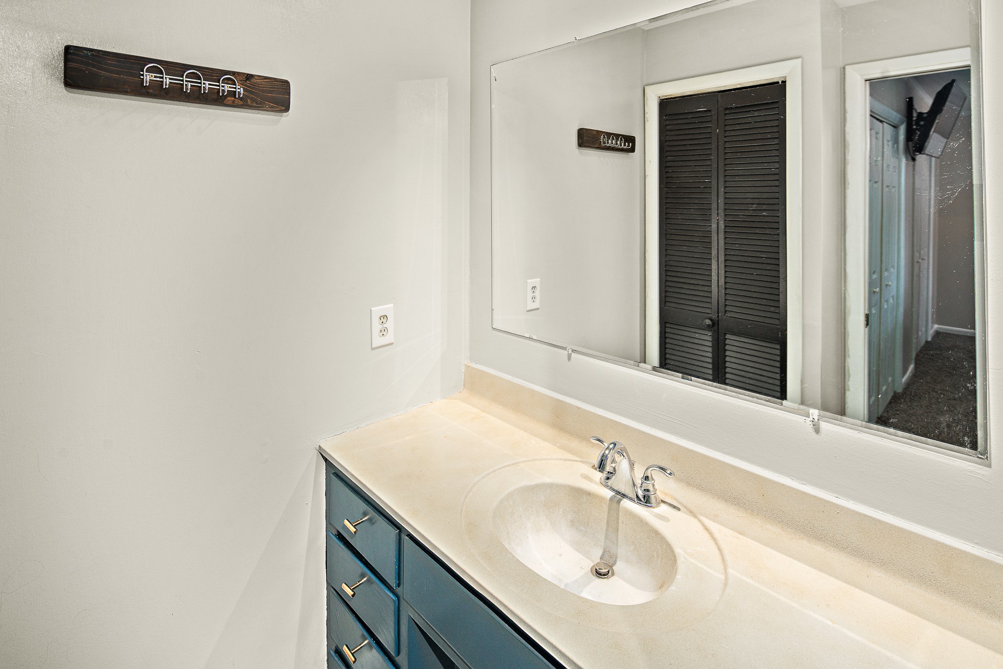 9161 Versailles Road Rockvale, TN 37153 - Photo 19 of 32 a bathroom with a sink and a mirror