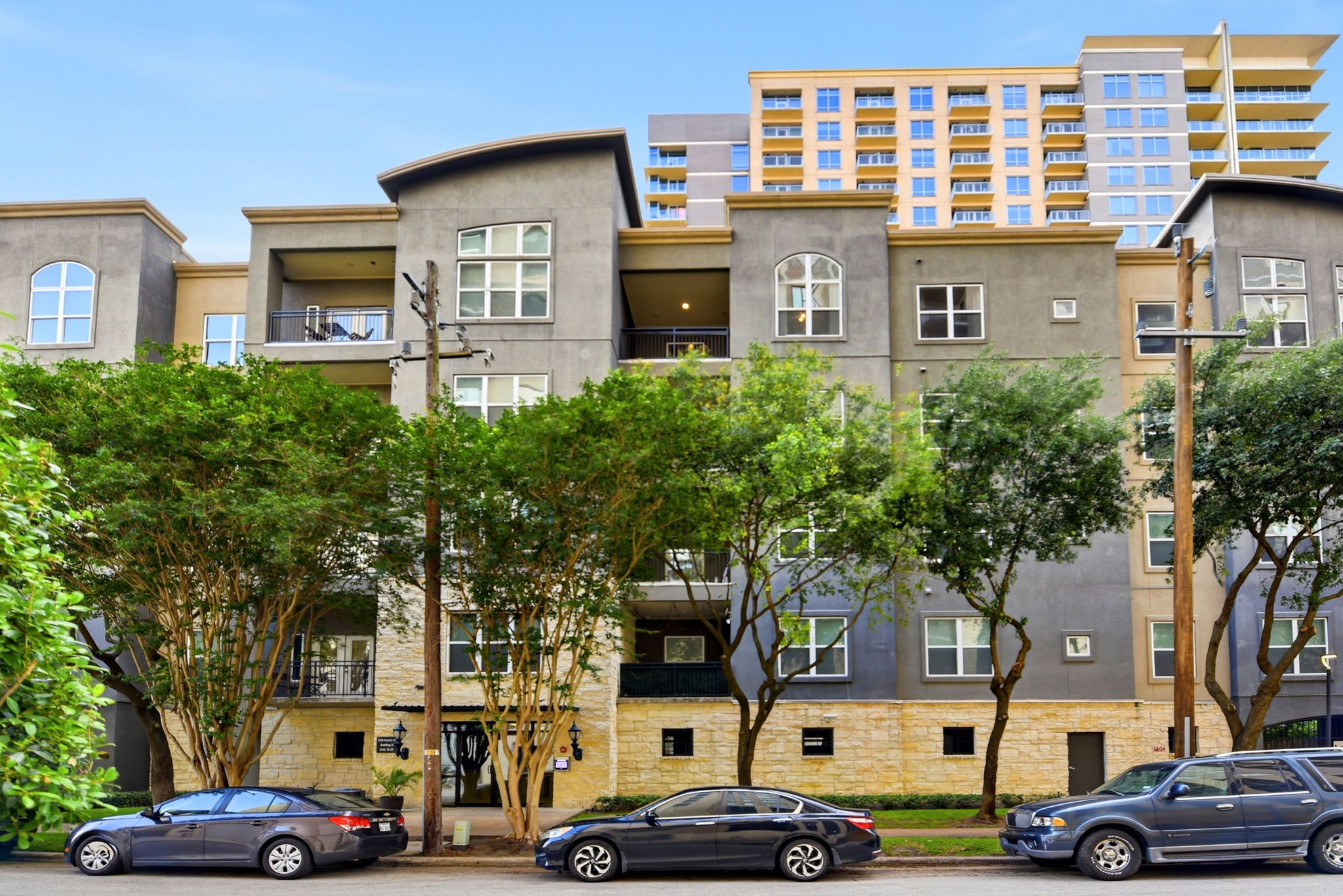 1010 Rosine Street, Unit 43 Houston, TX 77019 - Photo 4 of 48 a couple of cars parked in front of a building