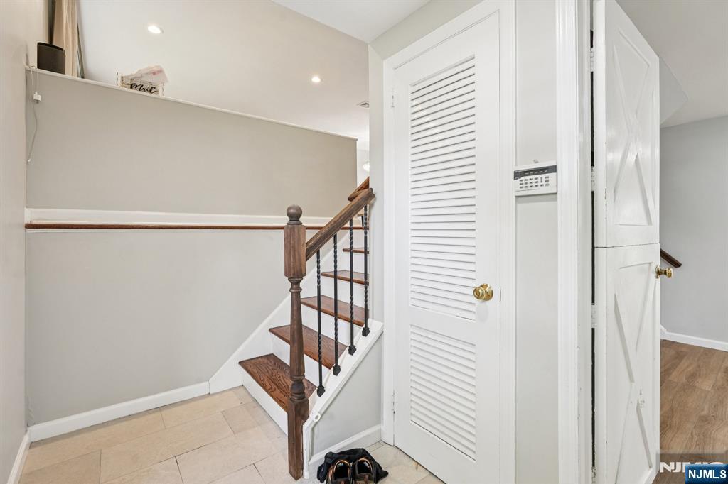 63 Crestmont Road West Orange, NJ 07052 - Photo 3 of 40