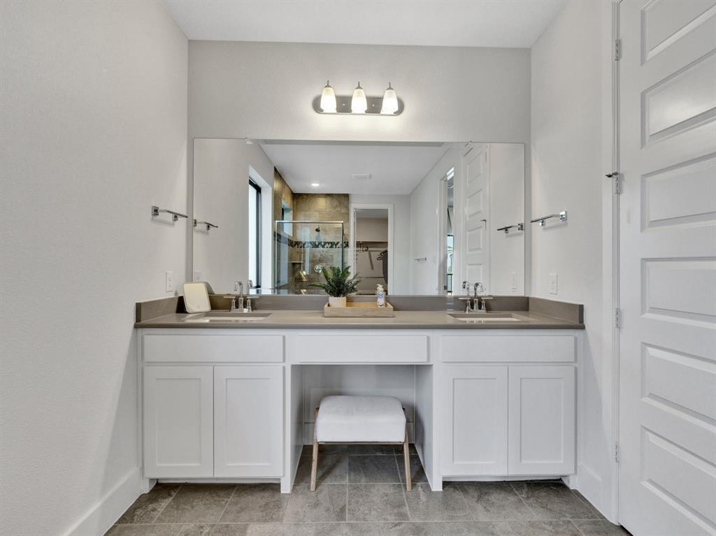 602 Winners Circle Rowlett, TX 75088 - Photo 21 of 35 Mastyer bath, features a dual vanity with undermount sinks, grey countertop, and a full-width mirror