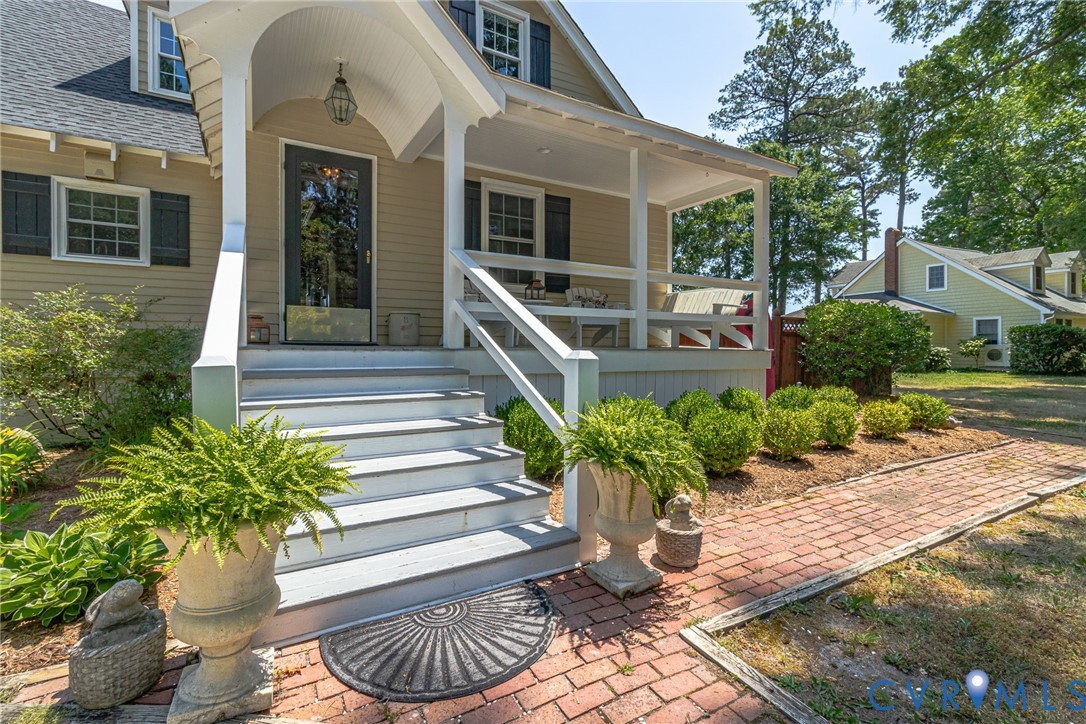3022 Skipjack Road Kinsale, VA 22488 - Photo 3 of 57 Wonderful covered front porch