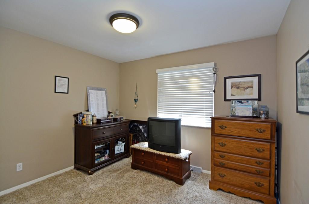 1995 O'Block Road Plum, PA 15239 - Photo 13 of 20 The third bedroom offers a warm paint scheme and neutral colored carpeting.