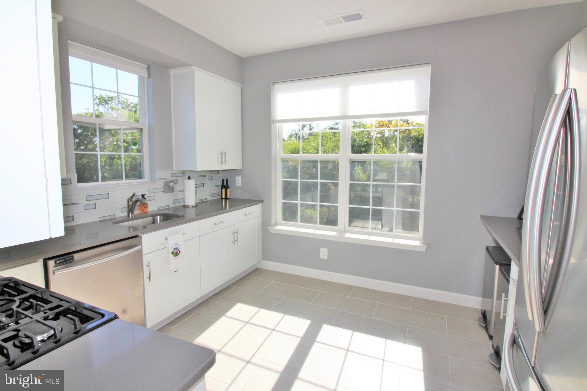 20901 Cedarpost Square, Unit 301 Ashburn, VA 20147 - Photo 4 of 25 Light-filled kitchen