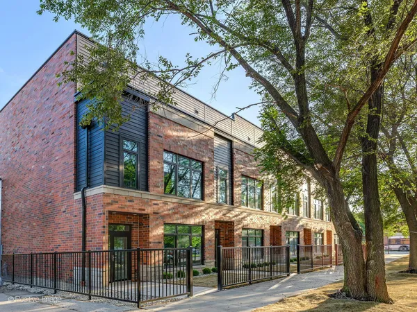 $4,340 | 2347 West Morse Avenue, Chicago, IL 60645