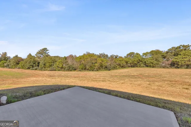 a view of an outdoor space and tv