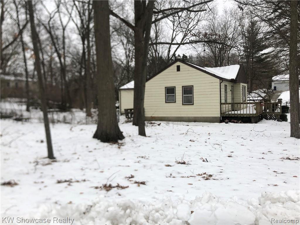 2640 Ridge Road White Lake, MI 48383 - Photo 31 of 34 BDF97430-759B-4FCF-8738-5A8F5C5F3455.jpeg