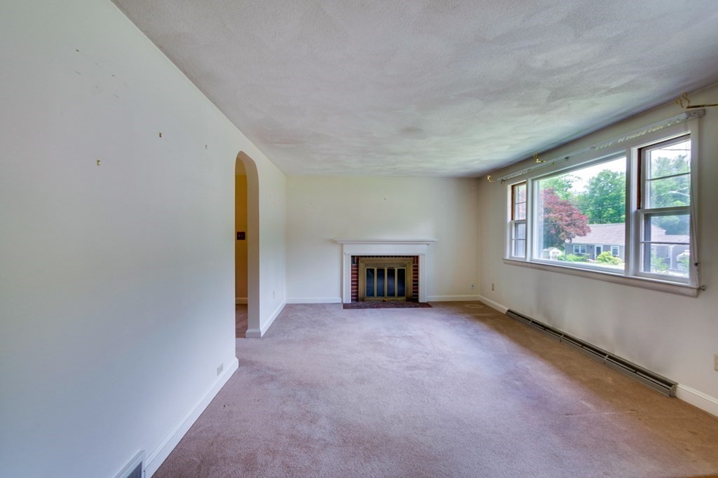 6 Williams Road North Reading, MA 01864 - Photo 4 of 33 Gallery Image 4