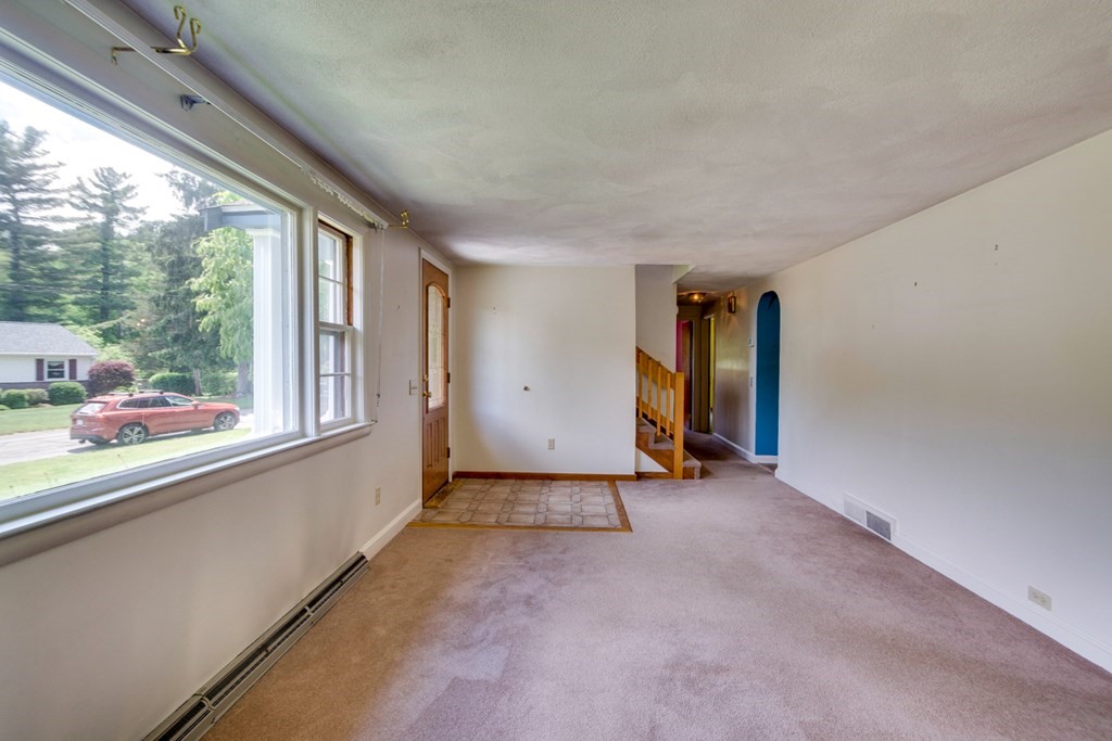 6 Williams Road North Reading, MA 01864 - Photo 5 of 33 Gallery Image 5