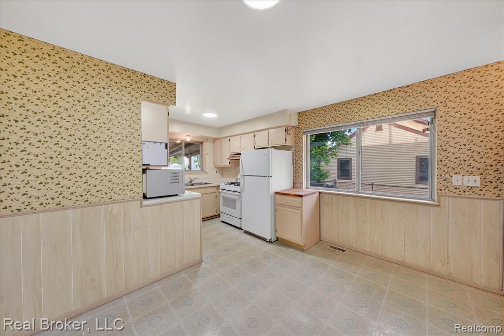 29630 Joy Road Livonia, MI 48150 - Photo 12 of 55 Gallery Image 12