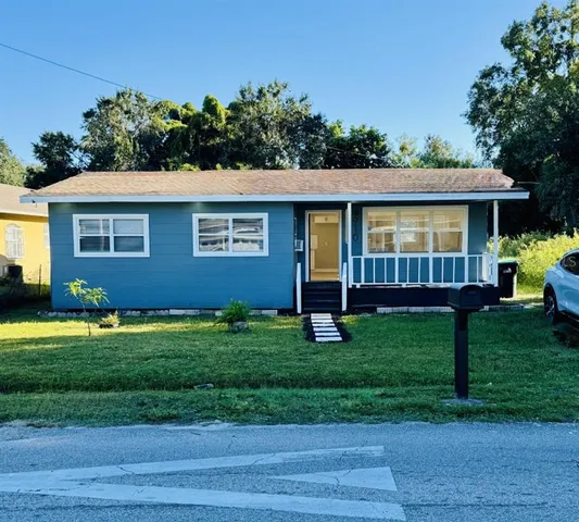 a view of outdoor space yard and yard