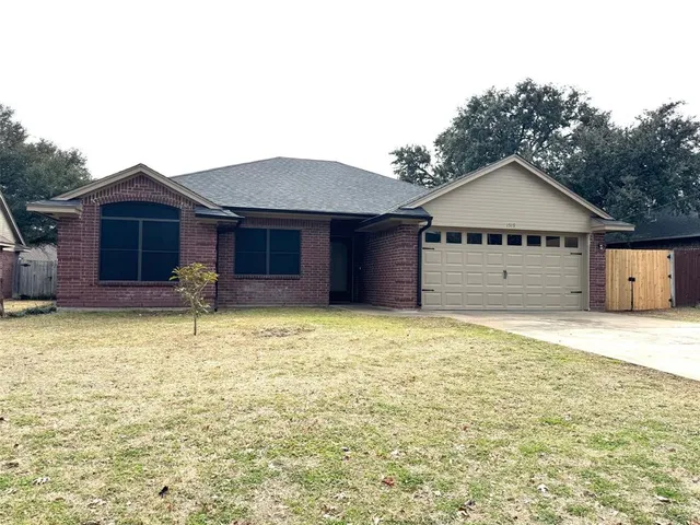 $1,850 | 1519 Hayloft Lane, Granbury, TX 76048