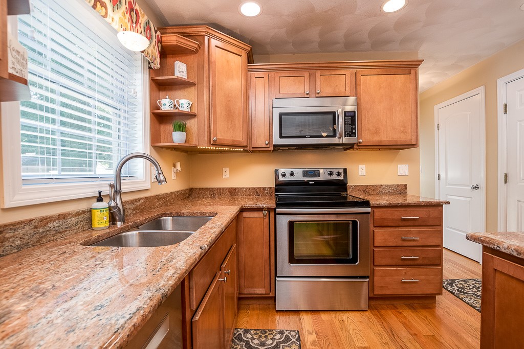 27 Marques Street Cumberland, RI 02864 - Photo 11 of 40