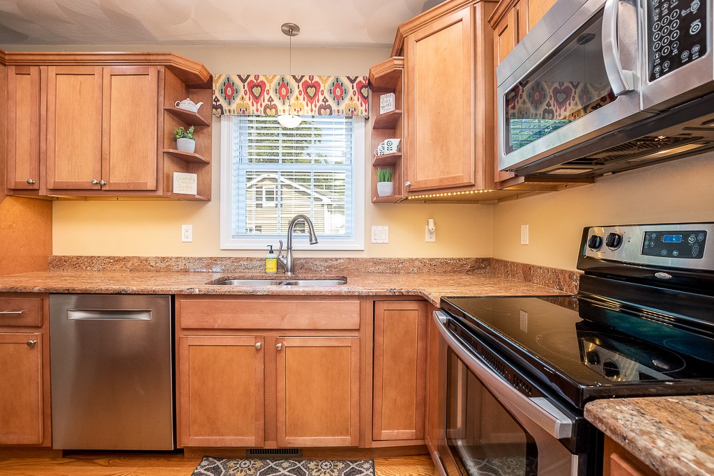 27 Marques Street Cumberland, RI 02864 - Photo 13 of 40