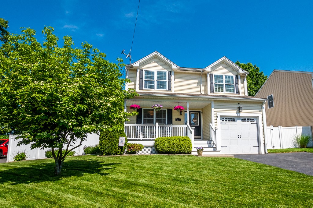 27 Marques Street Cumberland, RI 02864 - Photo 2 of 40