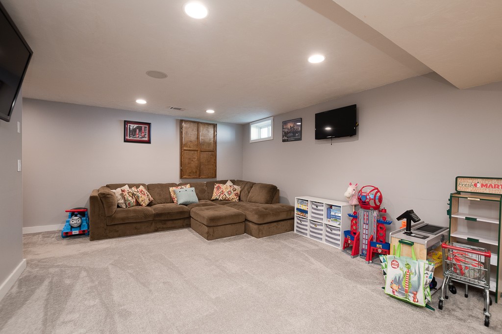 27 Marques Street Cumberland, RI 02864 - Photo 31 of 40