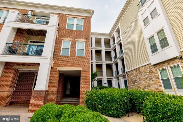 $2,400 | 2301 25th Street South, Unit 4312, Arlington, VA 22206