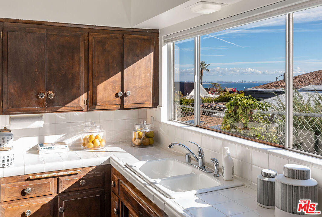 3803 Castlerock Road Malibu, CA 90265 - Photo 12 of 33 Gallery Image 12