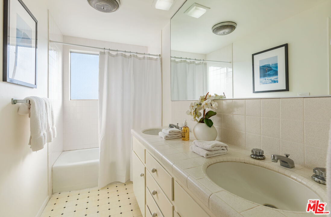 3803 Castlerock Road Malibu, CA 90265 - Photo 20 of 33 Gallery Image 20