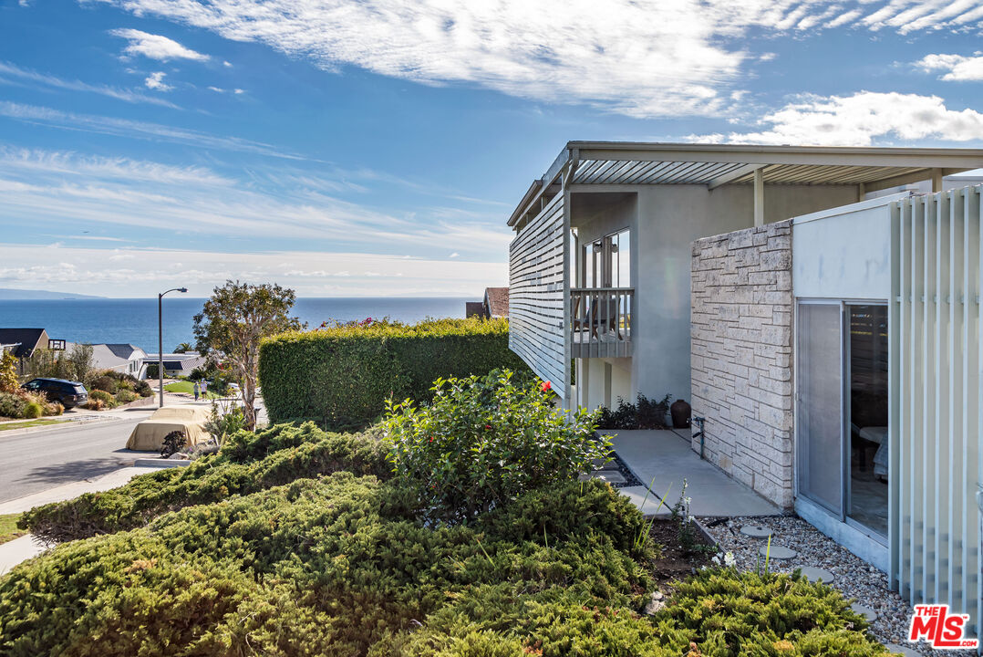 3803 Castlerock Road Malibu, CA 90265 - Photo 22 of 33 Gallery Image 22