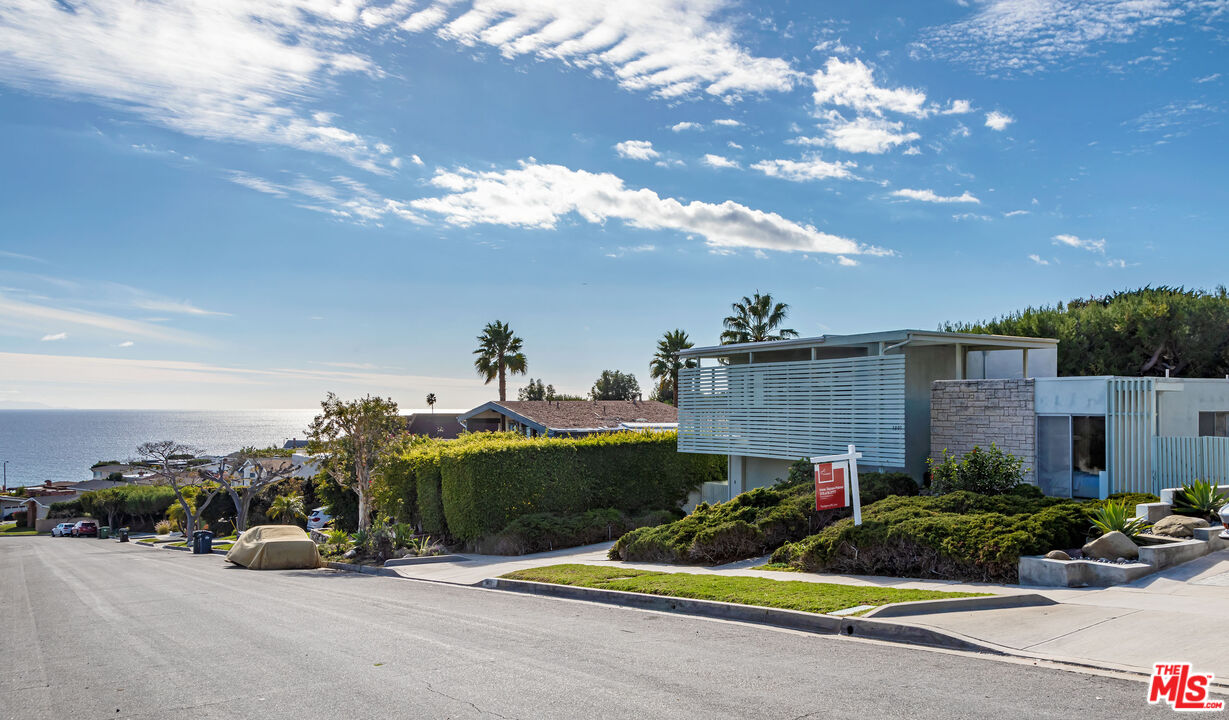 3803 Castlerock Road Malibu, CA 90265 - Photo 23 of 33 Gallery Image 23